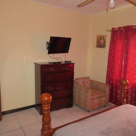 Chateau Yellow Mandeville Buitenkant foto