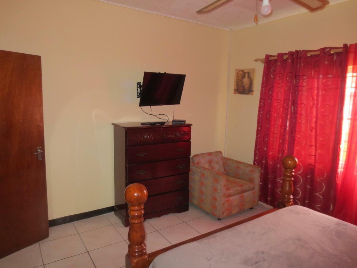 Chateau Yellow Mandeville Buitenkant foto