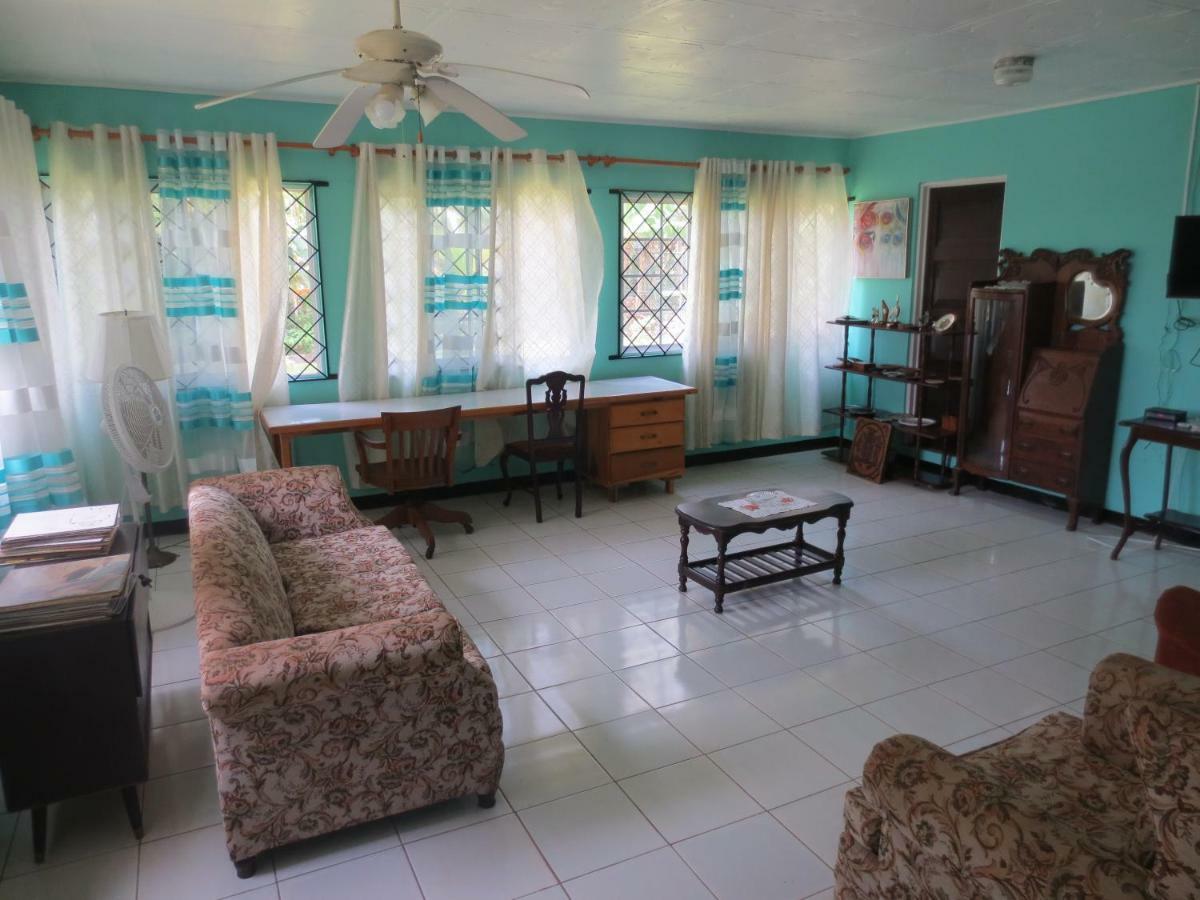 Chateau Yellow Mandeville Buitenkant foto