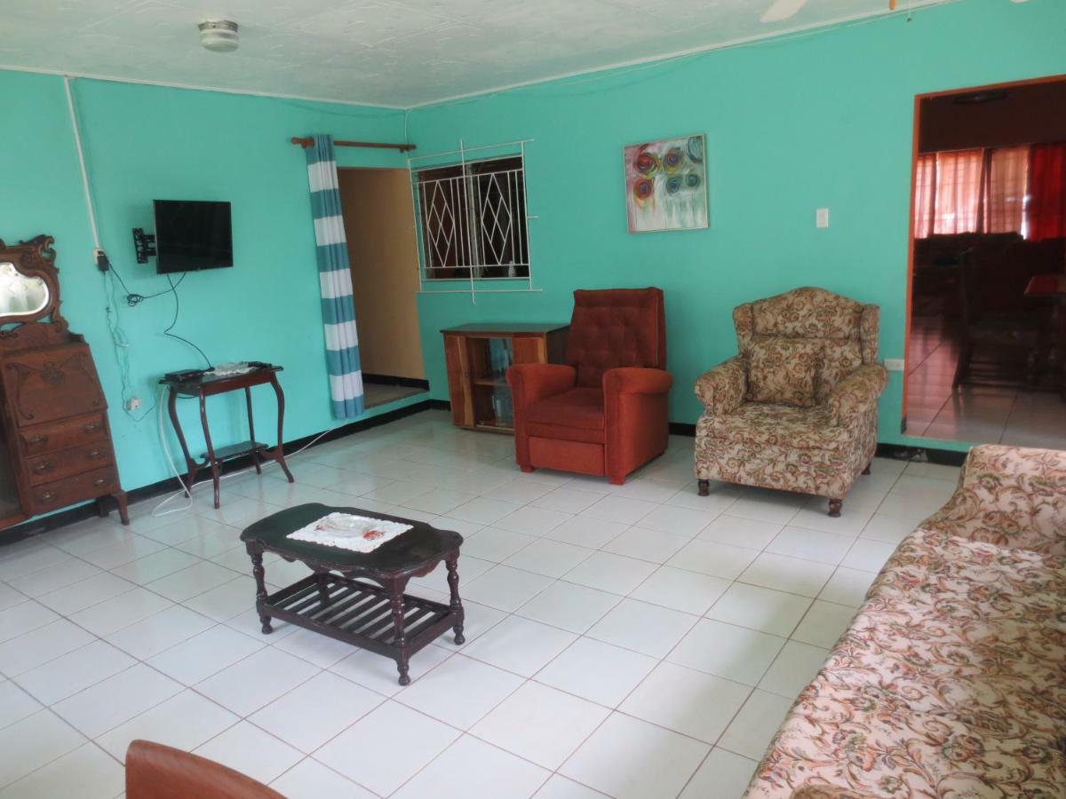 Chateau Yellow Mandeville Buitenkant foto