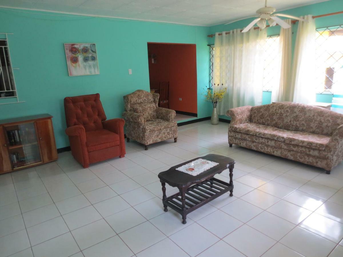 Chateau Yellow Mandeville Buitenkant foto