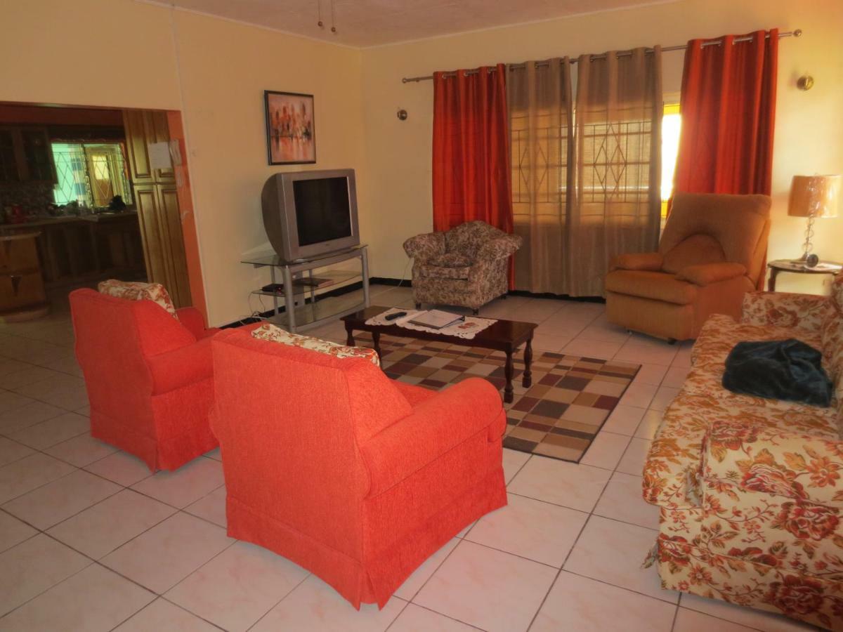 Chateau Yellow Mandeville Buitenkant foto