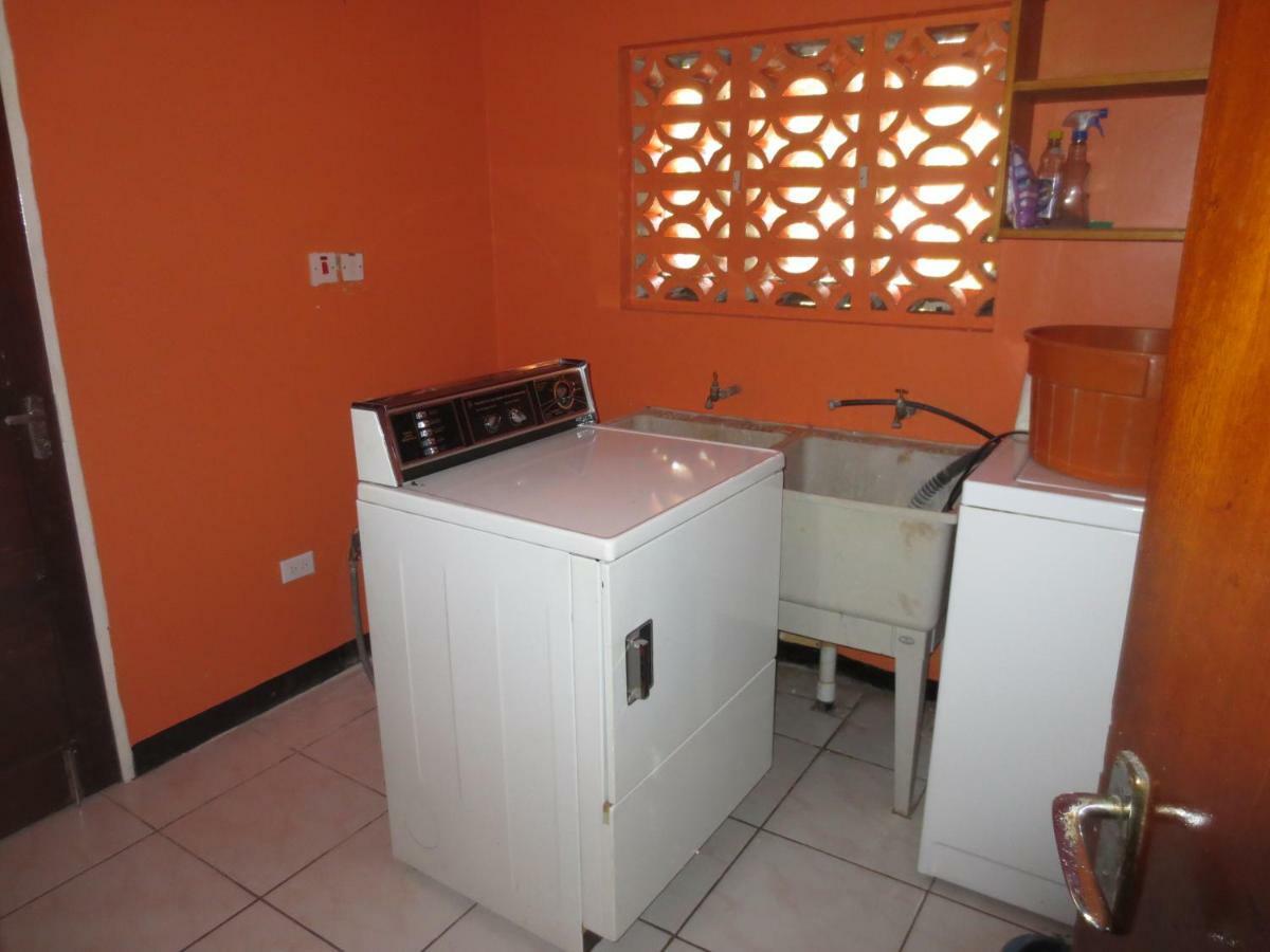Chateau Yellow Mandeville Buitenkant foto